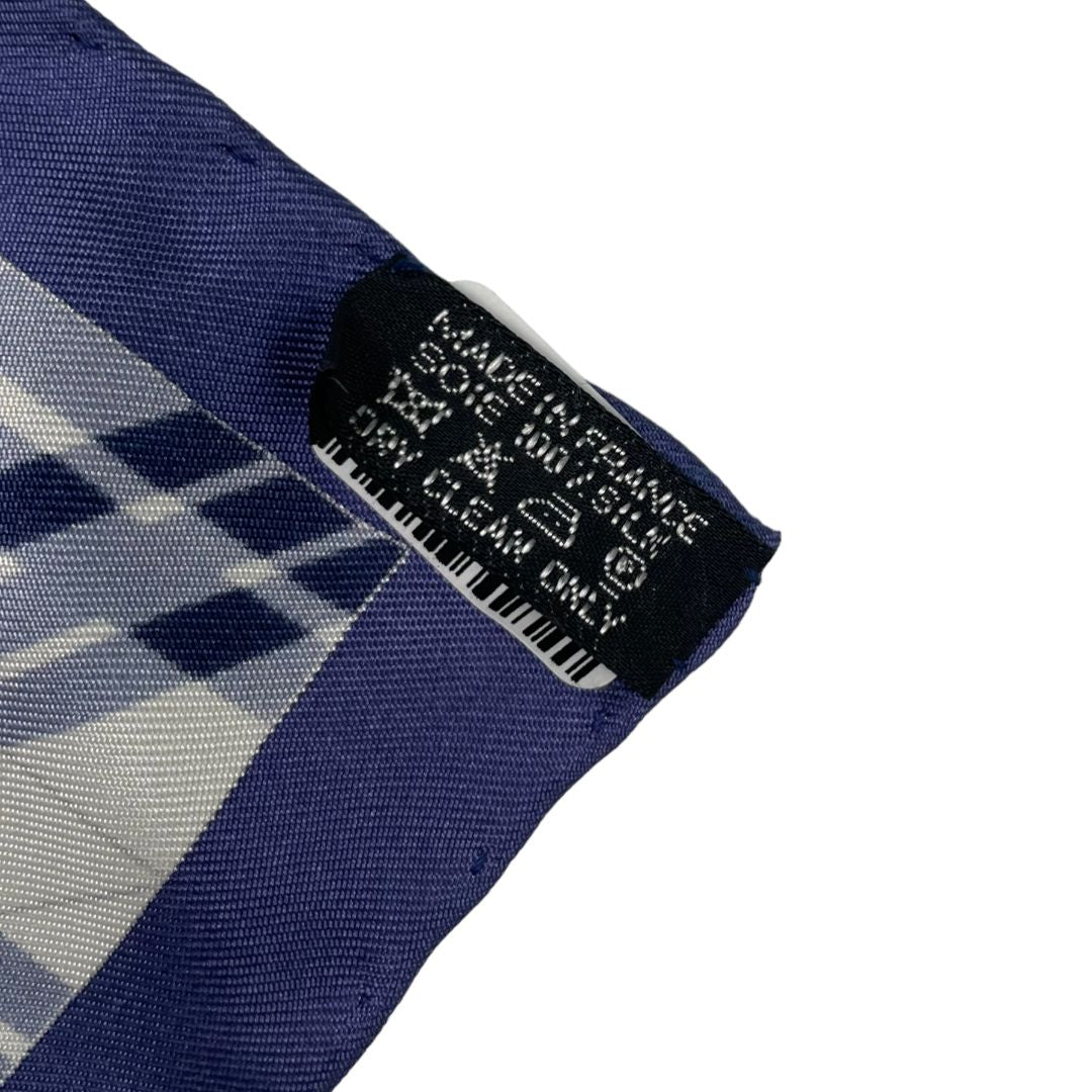 Pañuelo HERMES Color Varios Estampado Medida 41cm X 41cm