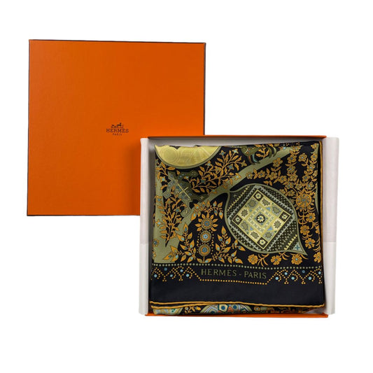 Pañuelo  HERMES  Color Varios  Estampado Medida 89cm X 89cm