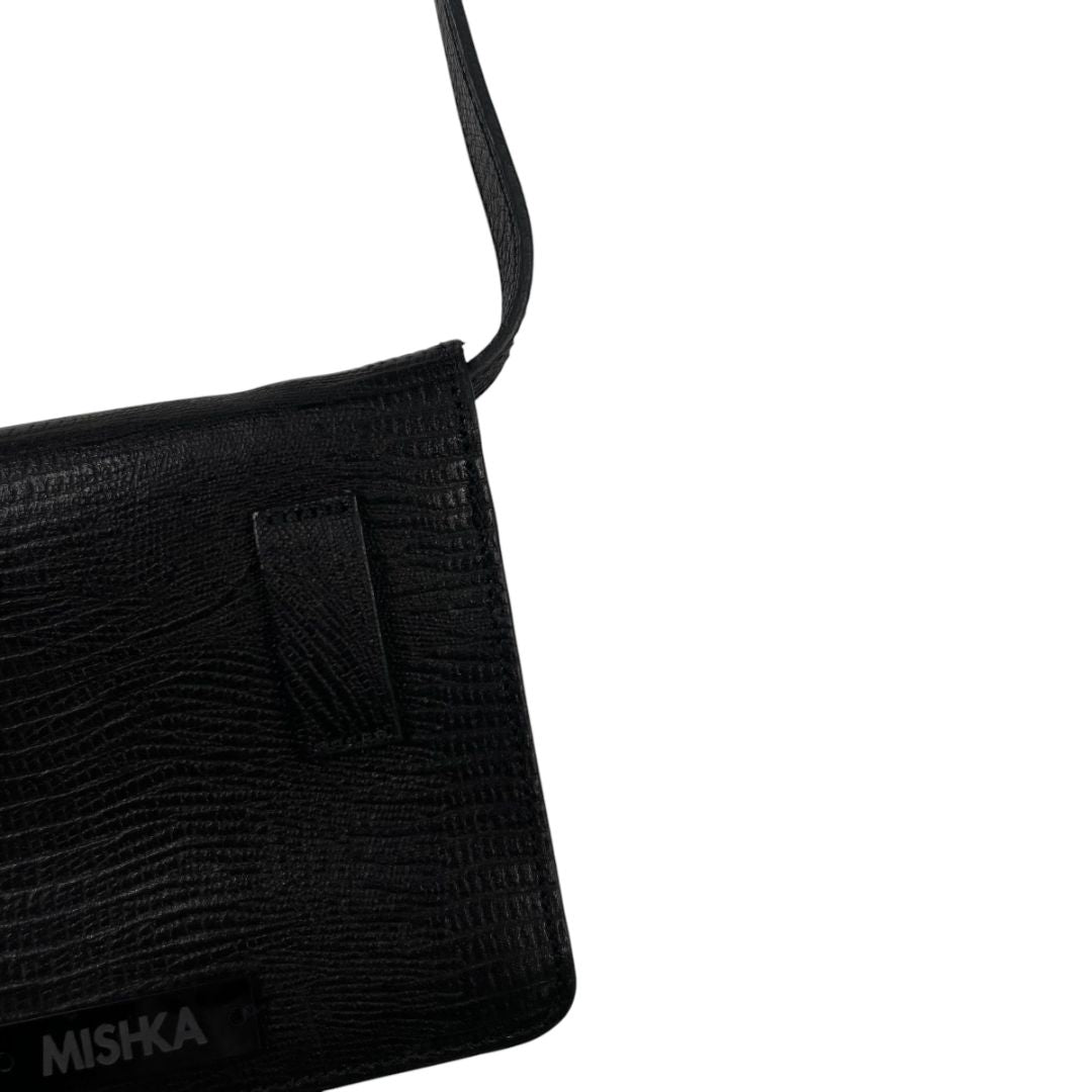 Cartera MISHKA Color Negro Medida 17cm X 13 cm