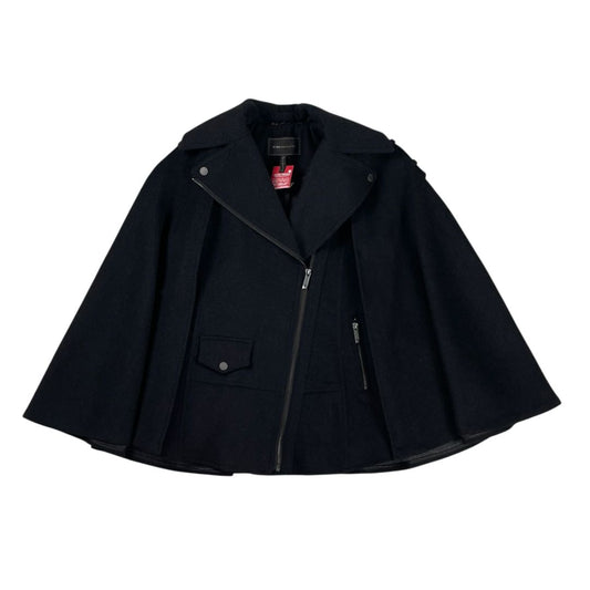 Capa Corta  BCBG  Color Negro Talle XS