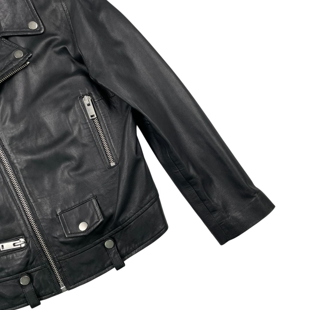 Campera DOMA Color Negro Talle M
