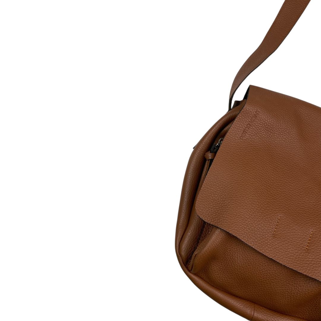 Cartera PETER KENT Color Marron Medida 25cm X 23cm