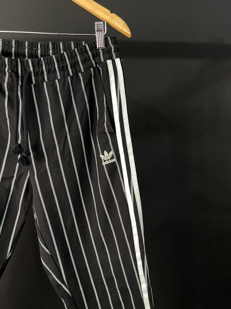 ADIDAS Pantalon Varios Rayado Talle 10