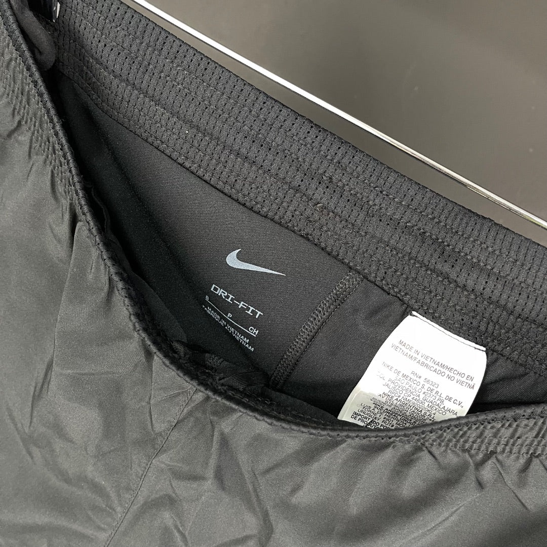 NIKE Short Negro Talle S