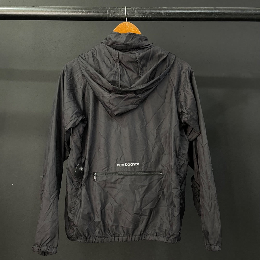NEW BALANCE Campera Negro Talle S