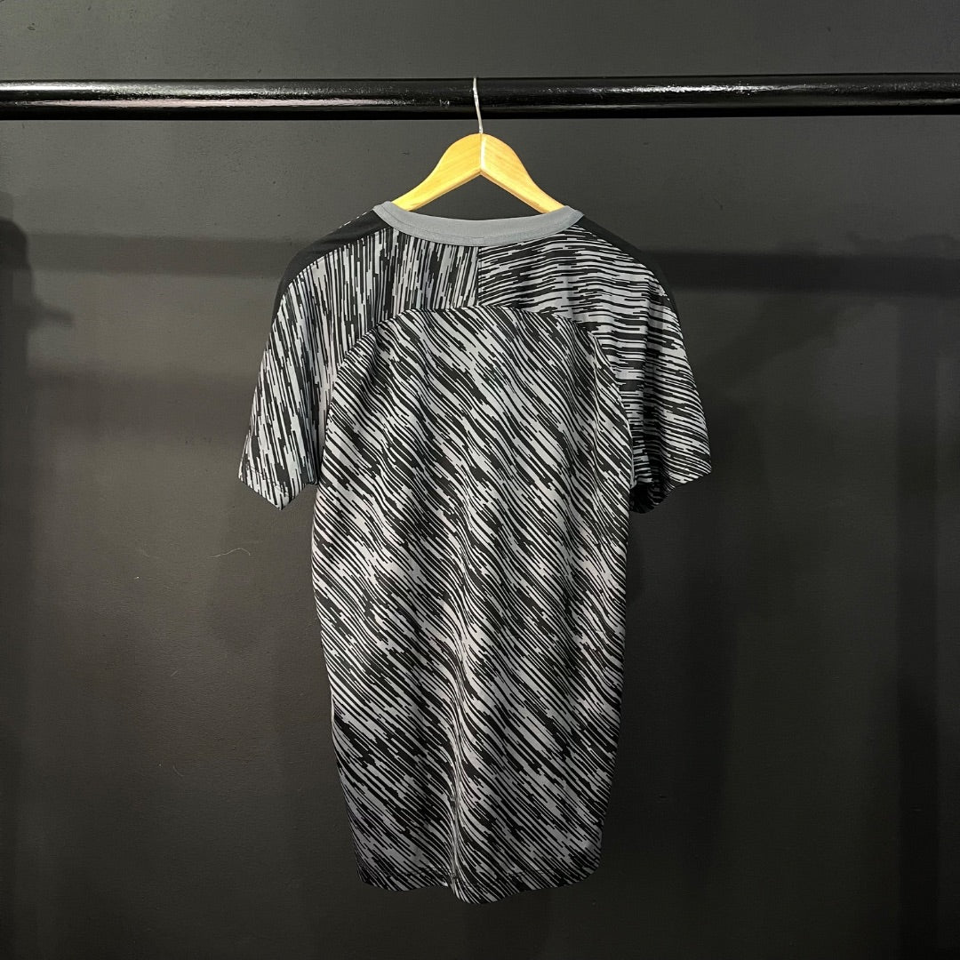 NIKE Remera Deportiva Varios Estampado Talle M