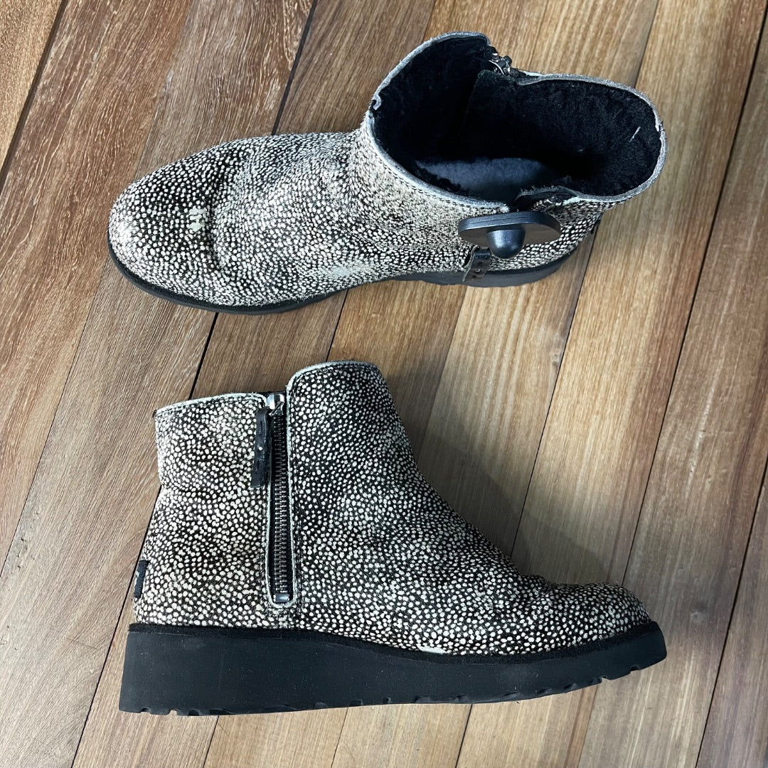 UGGS Bota Corta Varios Animal Print Talle 40