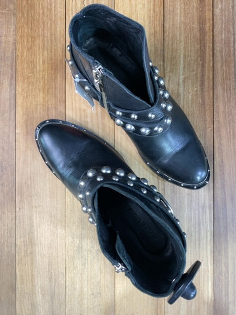 Bota Corta RAPSODIA Color Negro Talle 5
