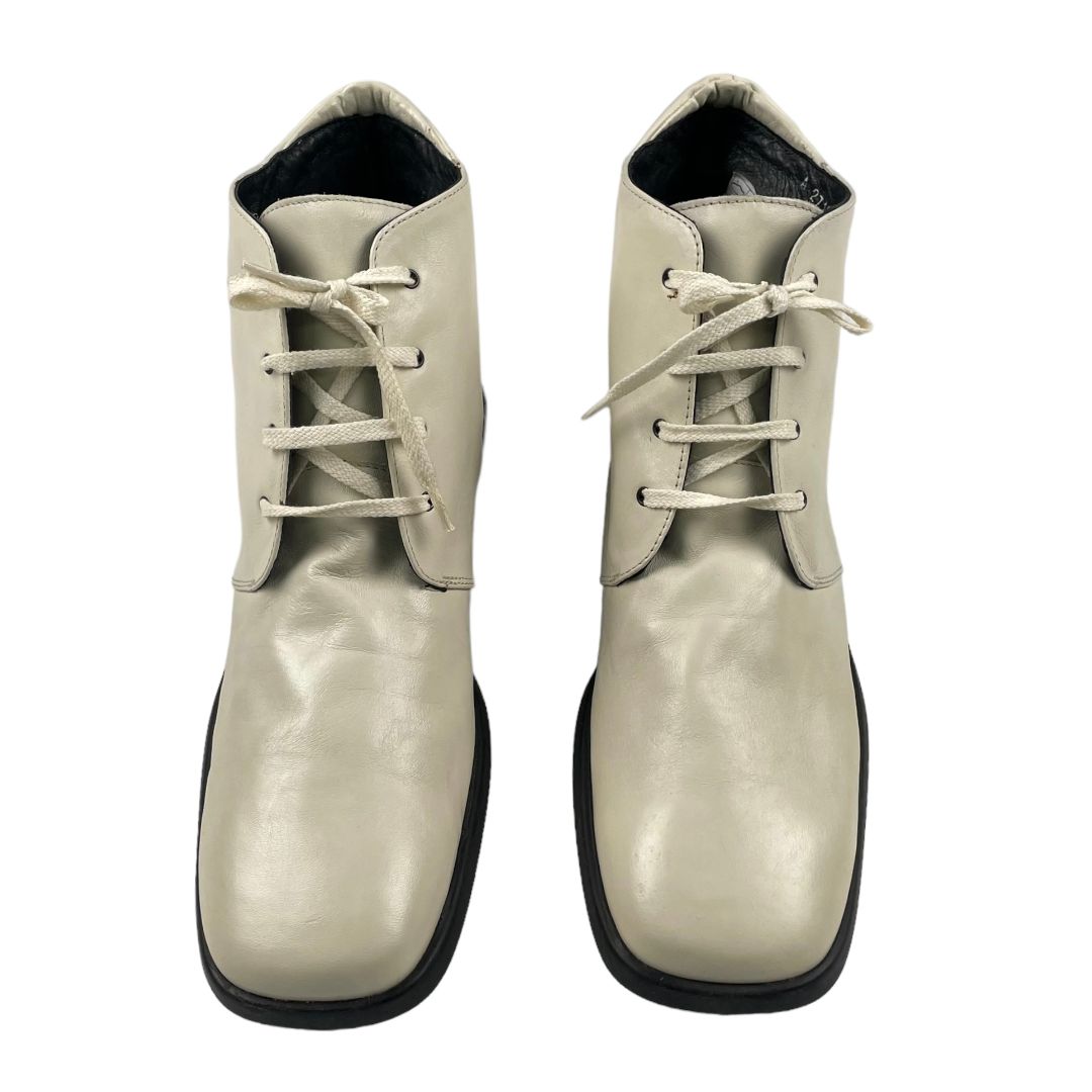 Bota Corta  WONDERS  Color Blanco Talle 40