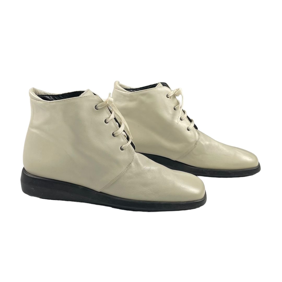 Bota Corta  WONDERS  Color Blanco Talle 40