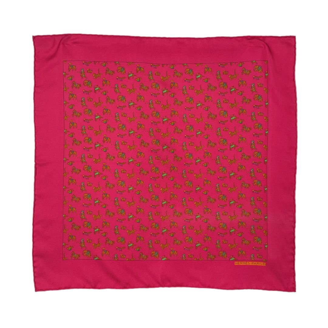 Pañuelo  HERMES  Color Fucsia Medida 41cm X 41cm