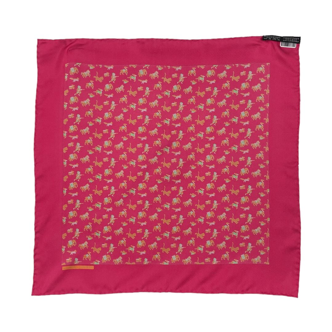 Pañuelo  HERMES  Color Fucsia Medida 41cm X 41cm