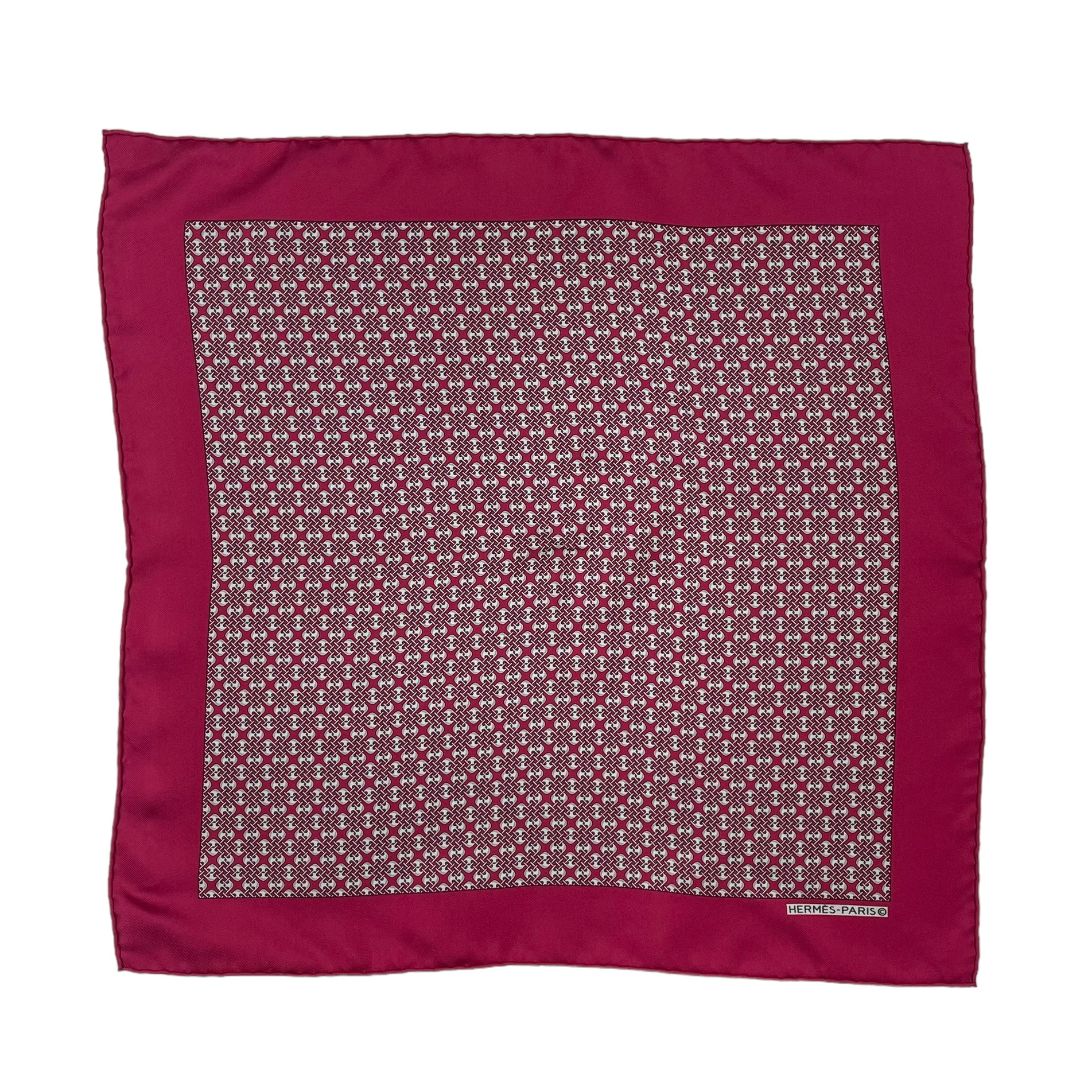 Pañuelo  HERMES  Color Fucsia Medida 41cm X 41cm