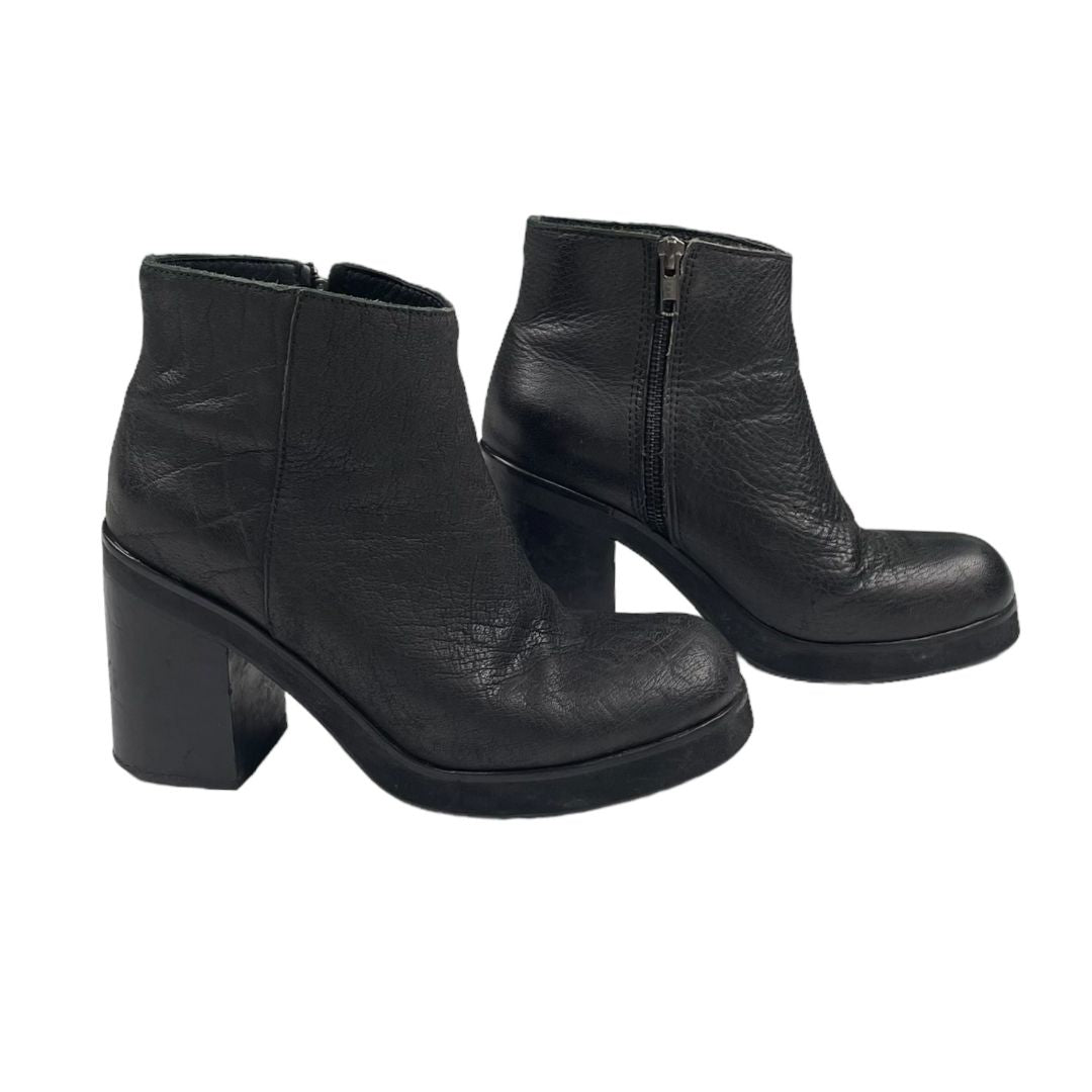 Bota Corta  MISHKA  Color Negro Talle 37