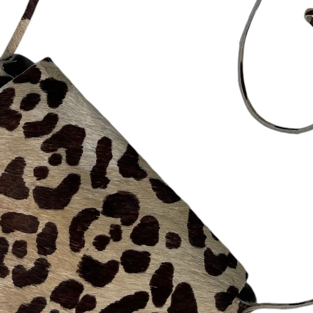 Cartera  REDONDO FRYDMAN  Color Varios  Animal Print Medida 23cm X 17cm