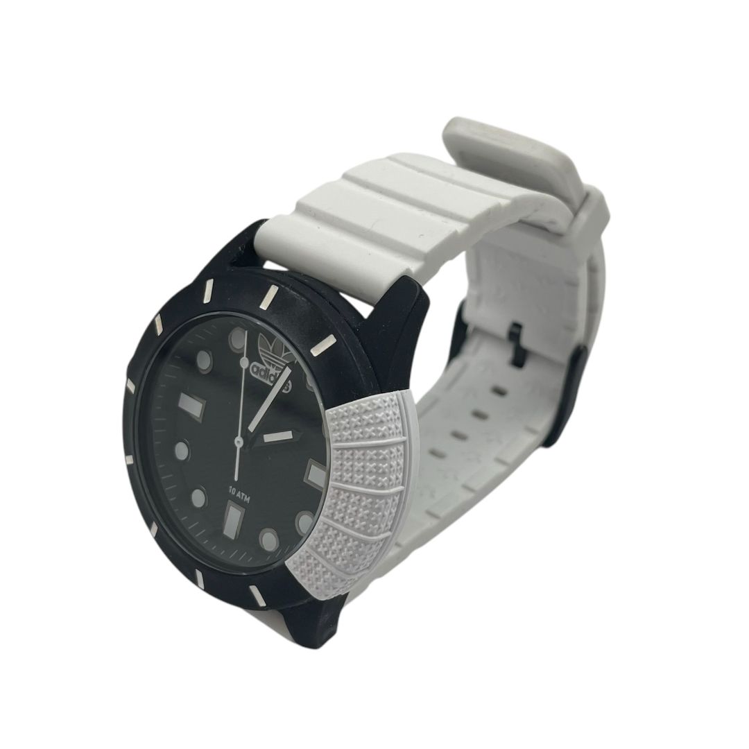 Reloj Pulsera  ADIDAS  Color Varios Blanco Y Negro Talle Unico