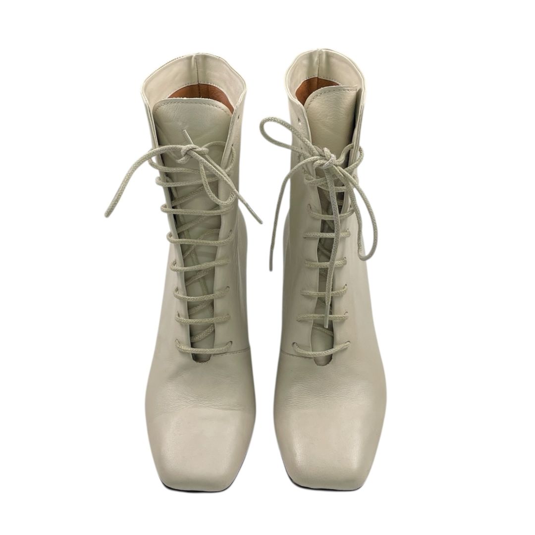 Bota Corta  CHER  Color Beige Talle 6