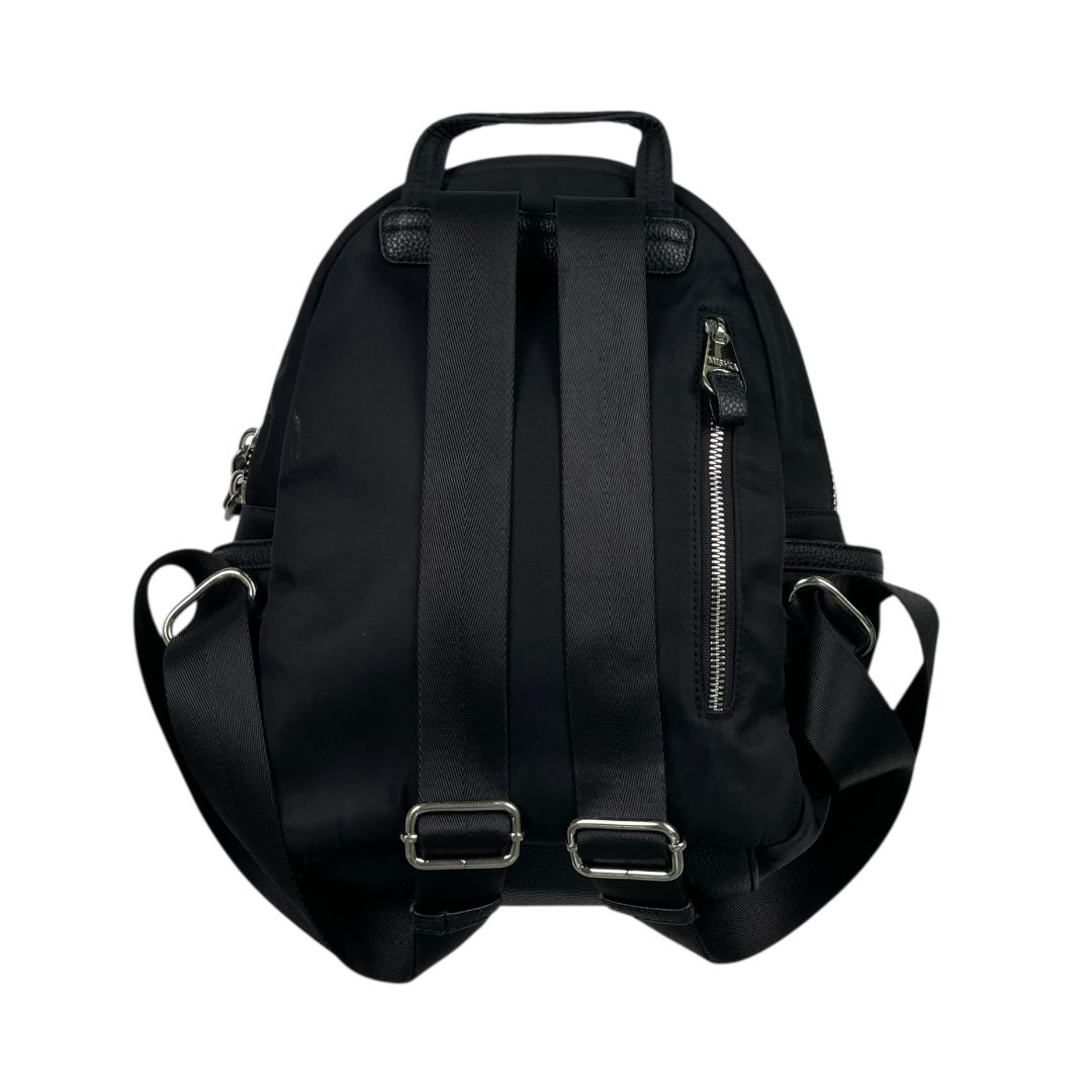 Mochila  MISHKA  Color Negro Medida 32cm X 29cm