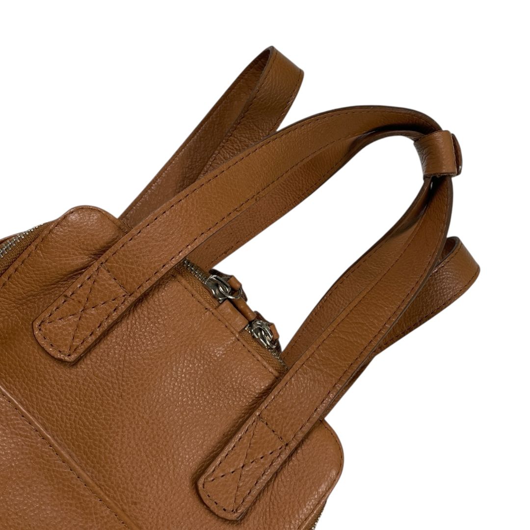 Mochila  LULI B.  Color Marron Medida 27cm X 20cm