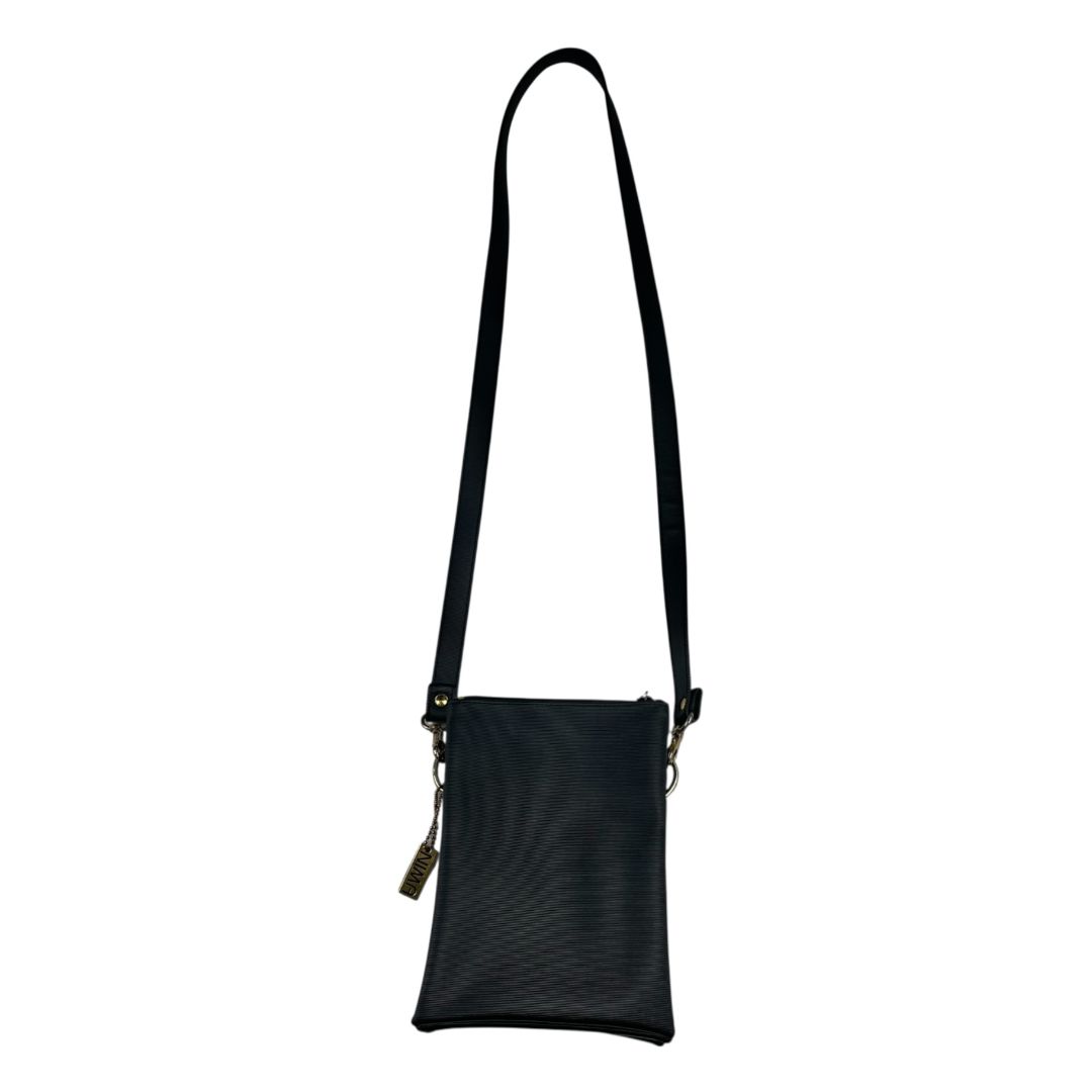 Cartera  SIN MARCA  Color Negro Medida 20cm X 15cm