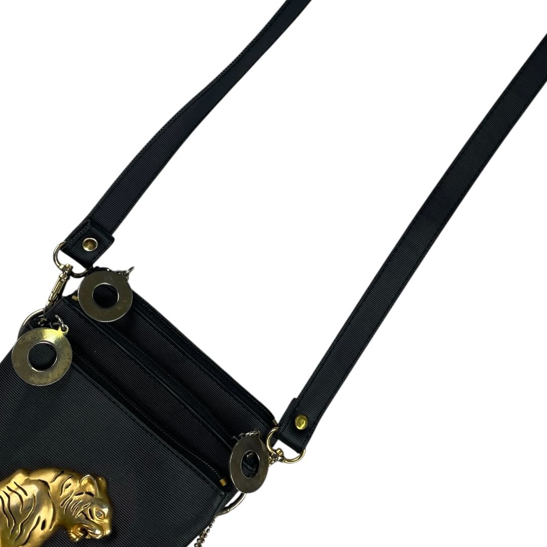 Cartera  SIN MARCA  Color Negro Medida 20cm X 15cm