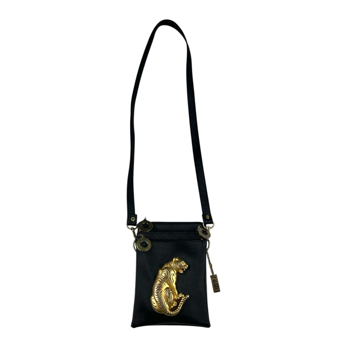 Cartera  SIN MARCA  Color Negro Medida 20cm X 15cm