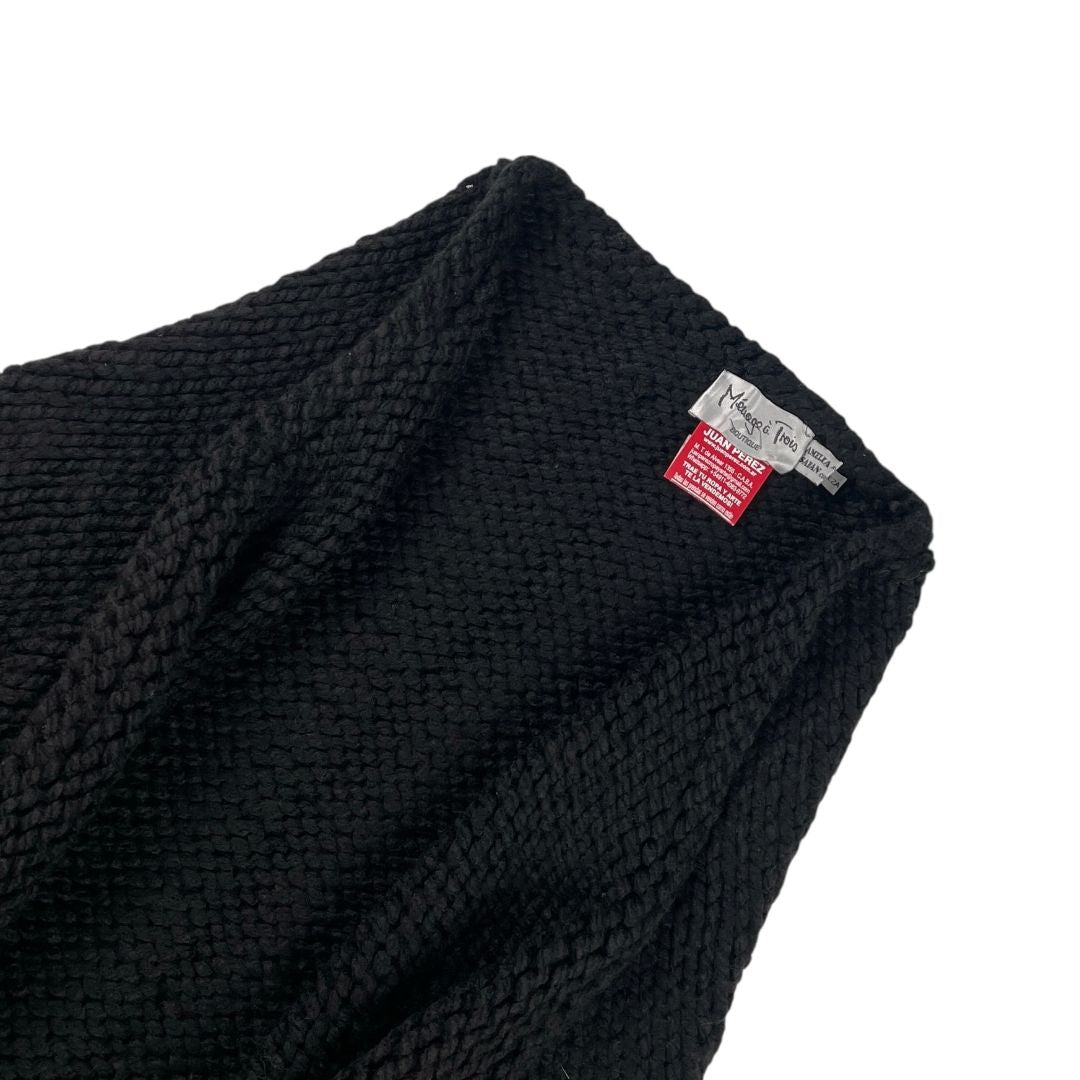 Shall  MENAGE A TROIS  Color Negro Talle Unico