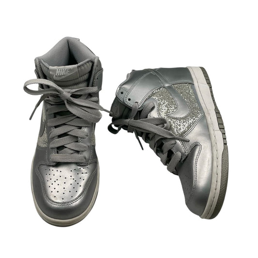 Zapatillas  NIKE  Color Plateado Talle 40