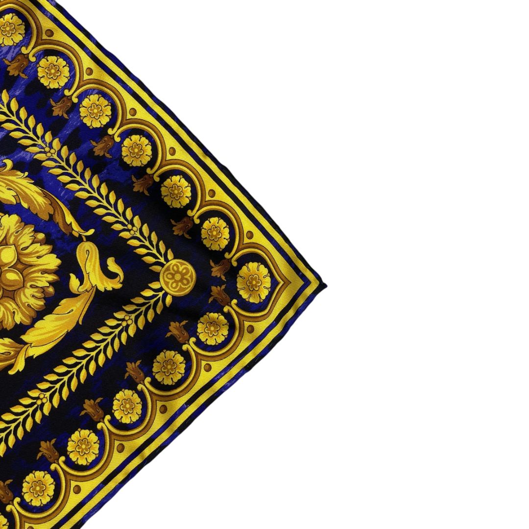 Pañuelo  VERSACE  Varios  Estampado Medida 87cm X 87cm