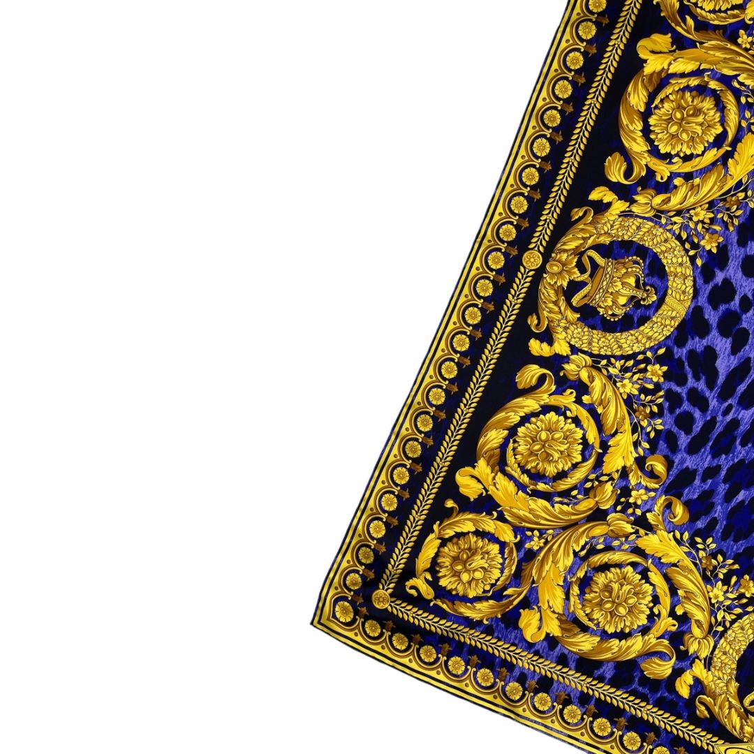 Pañuelo  VERSACE  Varios  Estampado Medida 87cm X 87cm