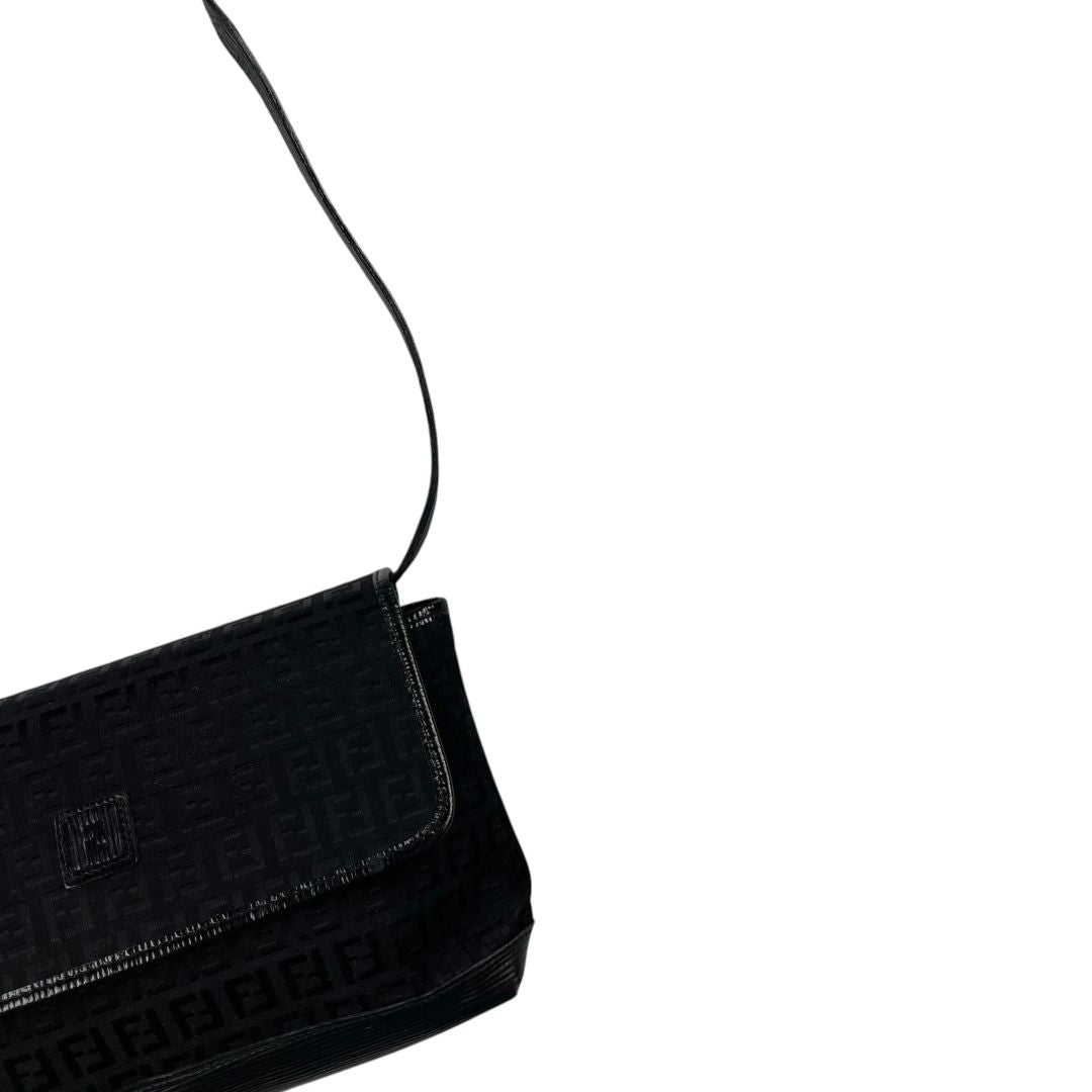 Cartera  FENDI  Color Negro Medida 30cm X  15cm