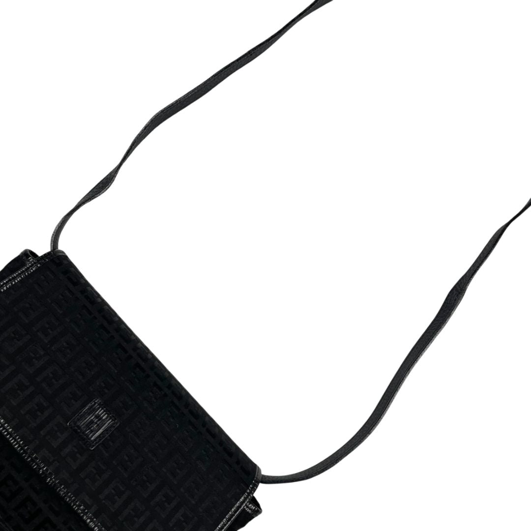 Cartera  FENDI  Color Negro Medida 30cm X  15cm