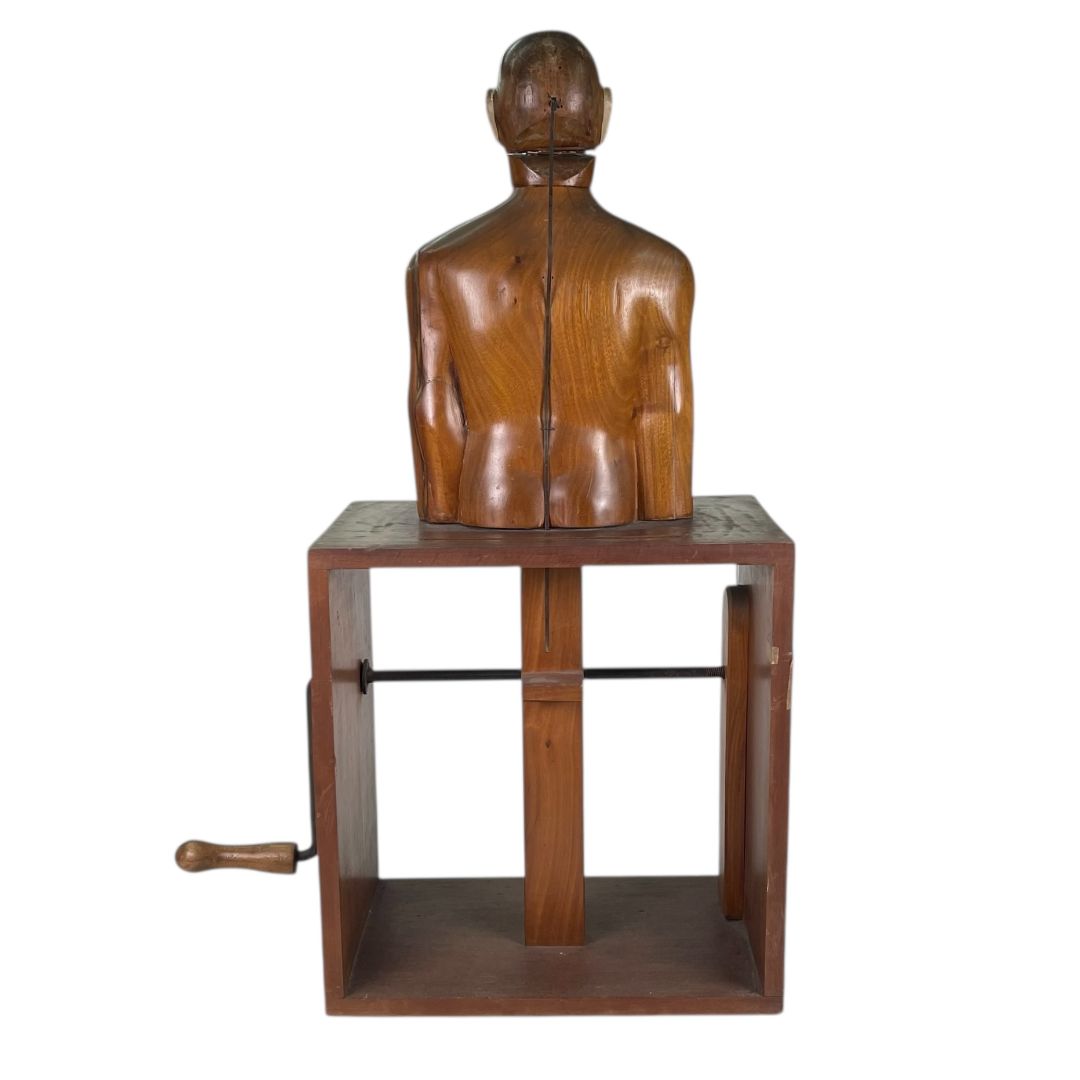 Escultura  ANONIMO  Marron Medida 100cm X 48cm