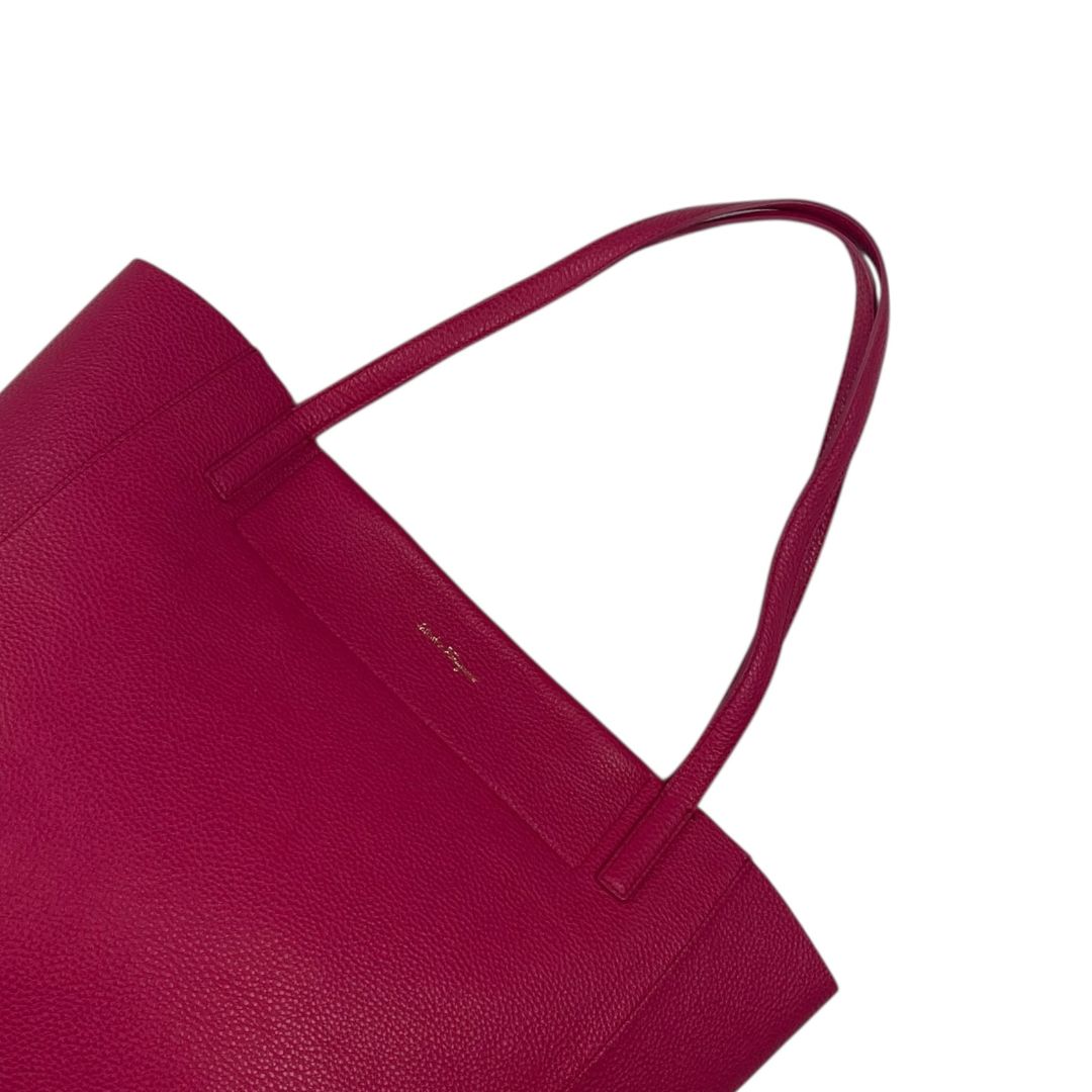 Cartera  FERRAGAMO  Fucsia Medida 30cm X 27cm