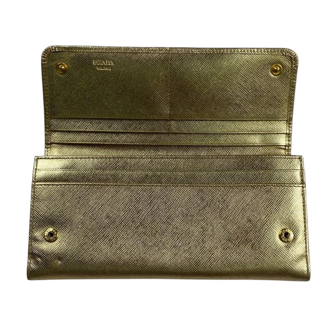 Billetera  PRADA  Dorado Medida 19cm X 9cm