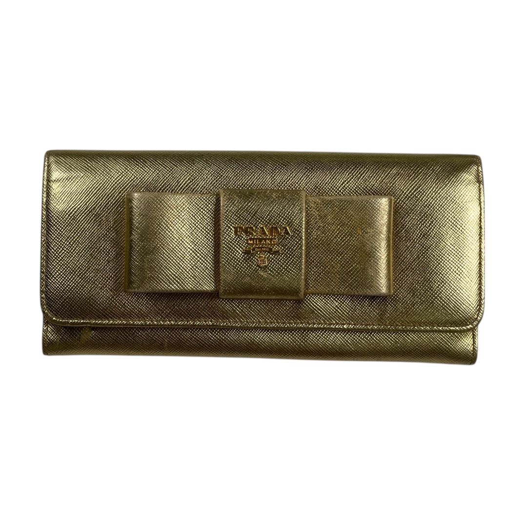 Billetera  PRADA  Dorado Medida 19cm X 9cm
