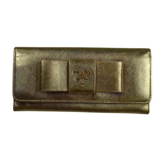 Billetera  PRADA  Dorado Medida 19cm X 9cm