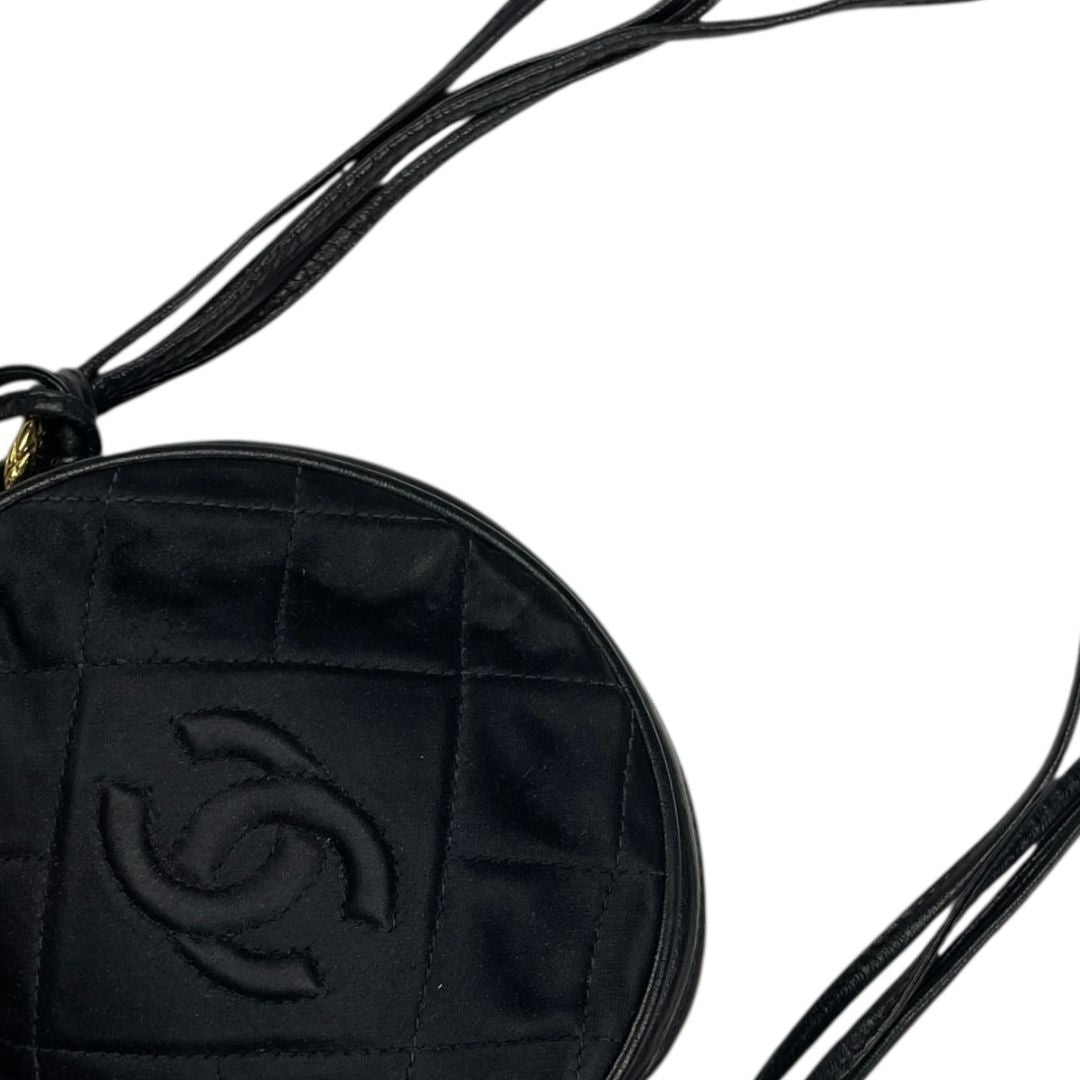 Cartera  CHANEL  Negro Medida 13cm X 13cm