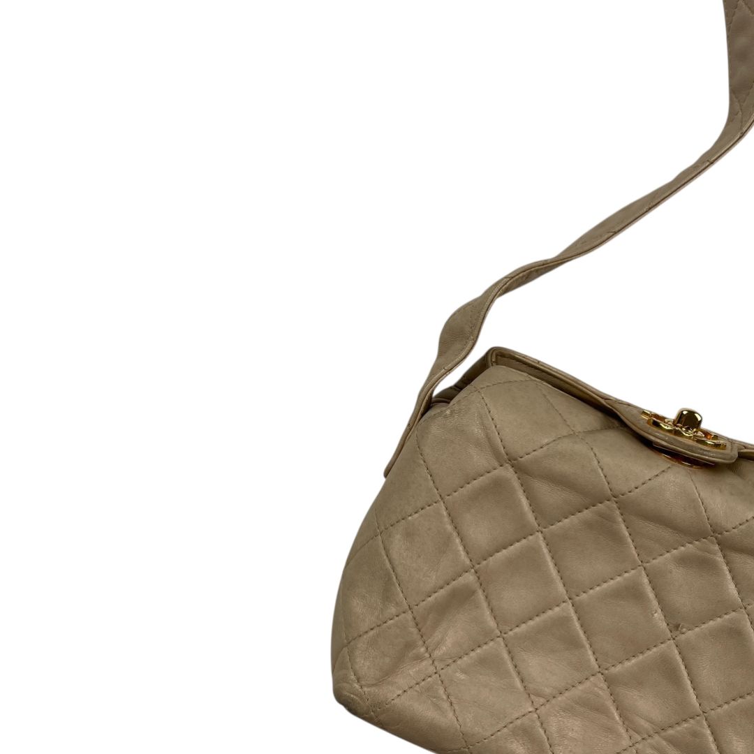 Cartera  CHANEL  Beige Medida 22cm X 15cm