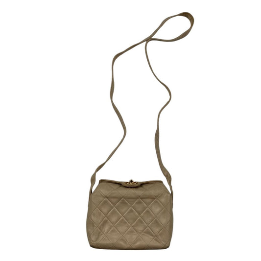 Cartera  CHANEL  Beige Medida 22cm X 15cm