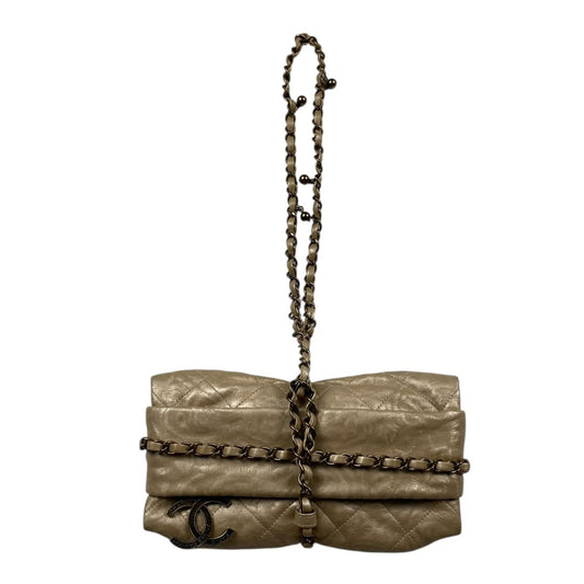 Cartera  CHANEL  Beige Medida 27cm X 19cm