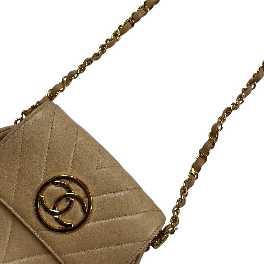 Cartera  CHANEL  Beige Medida 18cm x 18cm