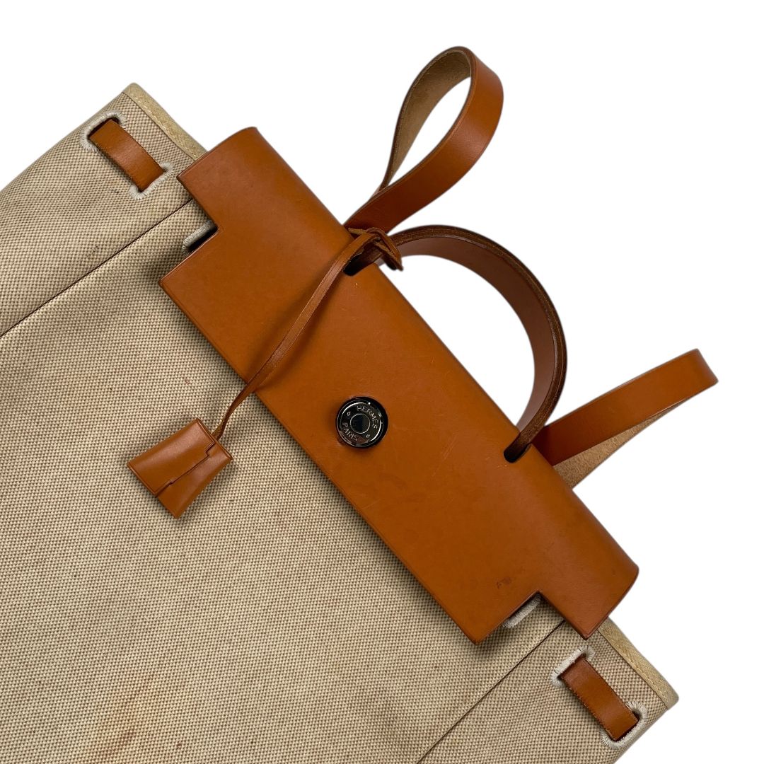 Mochila  HERMES  Beige Medida 35cm X 30cm