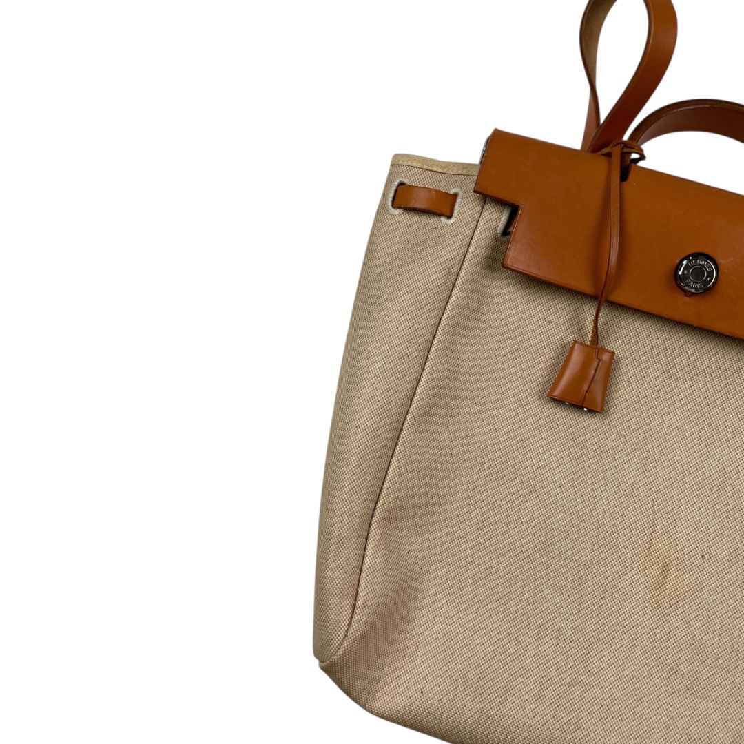 Mochila  HERMES  Beige Medida 35cm X 30cm