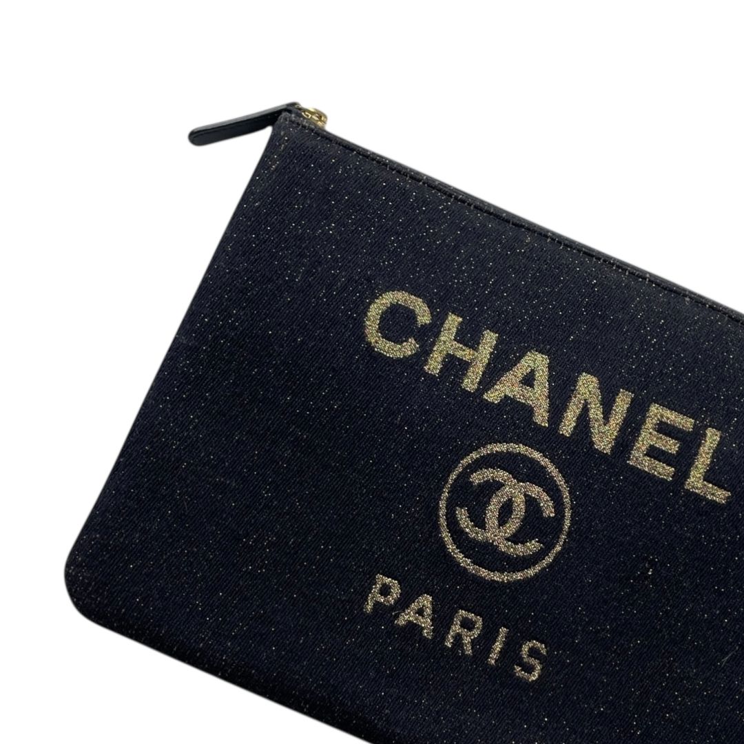 Sobre  CHANEL  Varios Negro y Dorado Medida 28cm X 20cm