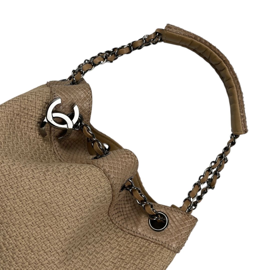 Cartera  CHANEL  Beige Medida 37cm X 22cm