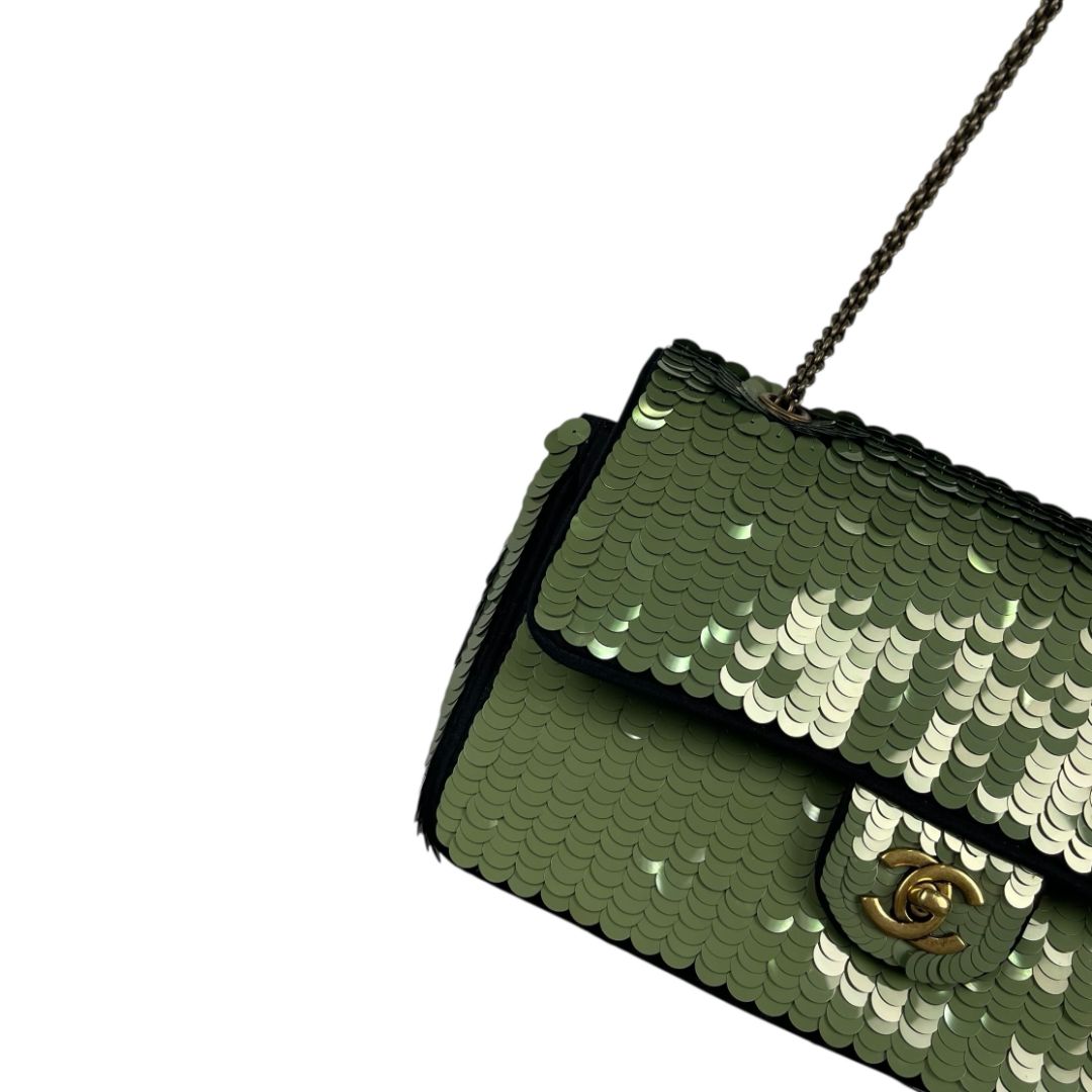 Cartera  CHANEL  Verde Medida 25cm X 15cm