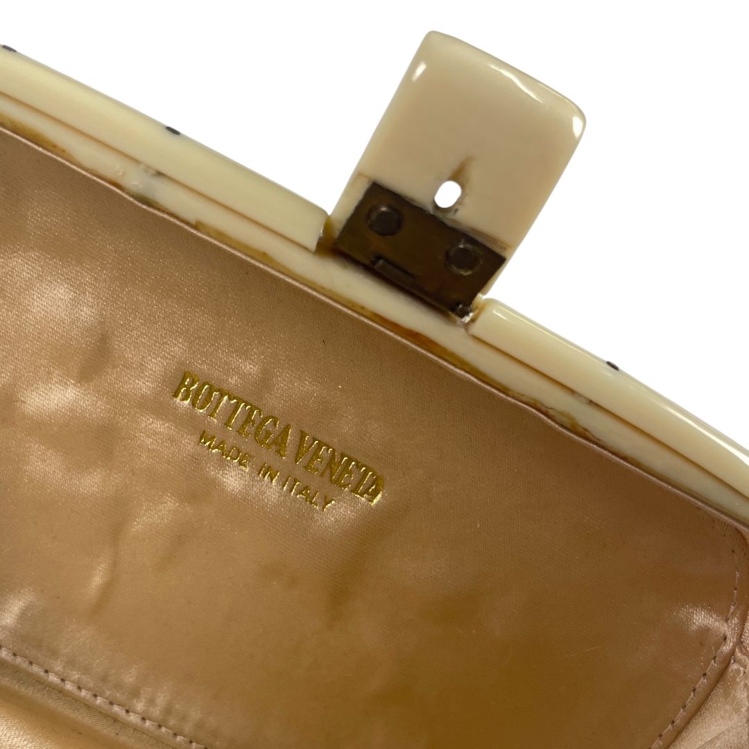 Sobre  BOTTEGA VENETA  Beige Talle Unico