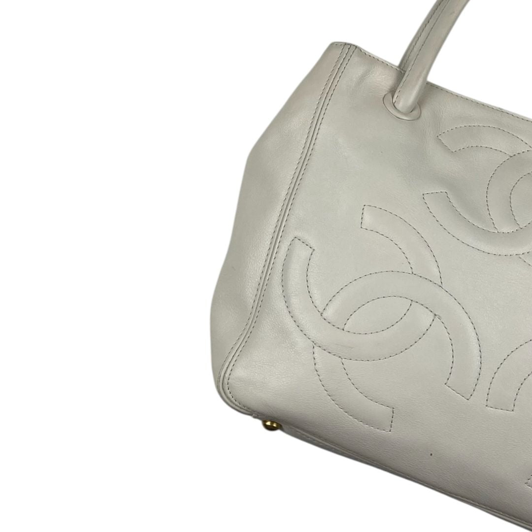 Cartera  CHANEL  Blanco Medida 24cm X 21cm