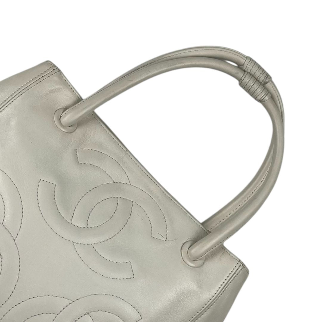 Cartera  CHANEL  Blanco Medida 24cm X 21cm